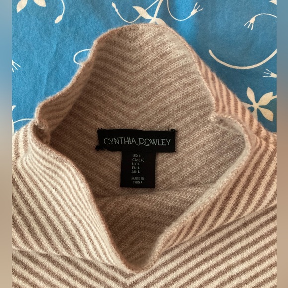 Cynthia Rowley patterned fine knit sweater (L) - Picture 2 of 9